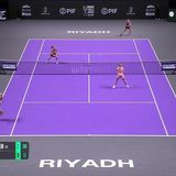 Timea Babos hits unbelievable backhand lob against Shnaider-Andreeva
